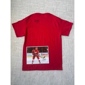 Detroit Red Wings Signed 8.5x11 DANIEL CLEARY Photo and T Shirt